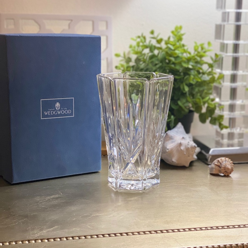 WEDGWOOD CRYSTAL VASE